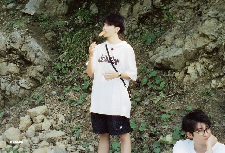 lovrehani's tweet photo. nana tour jeonghan.. so first love coded ❤️‍🩹 https://t.co/j9r31RMSIo