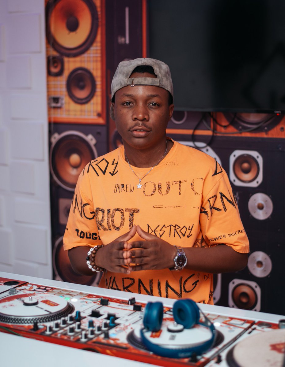 97fmRadiocity's tweet image. Reggae and dancehall we go so…

@SelectorTymo turning up the heat on #Baseline 👌

📻:97FM/ Listen online: radiocity.ug