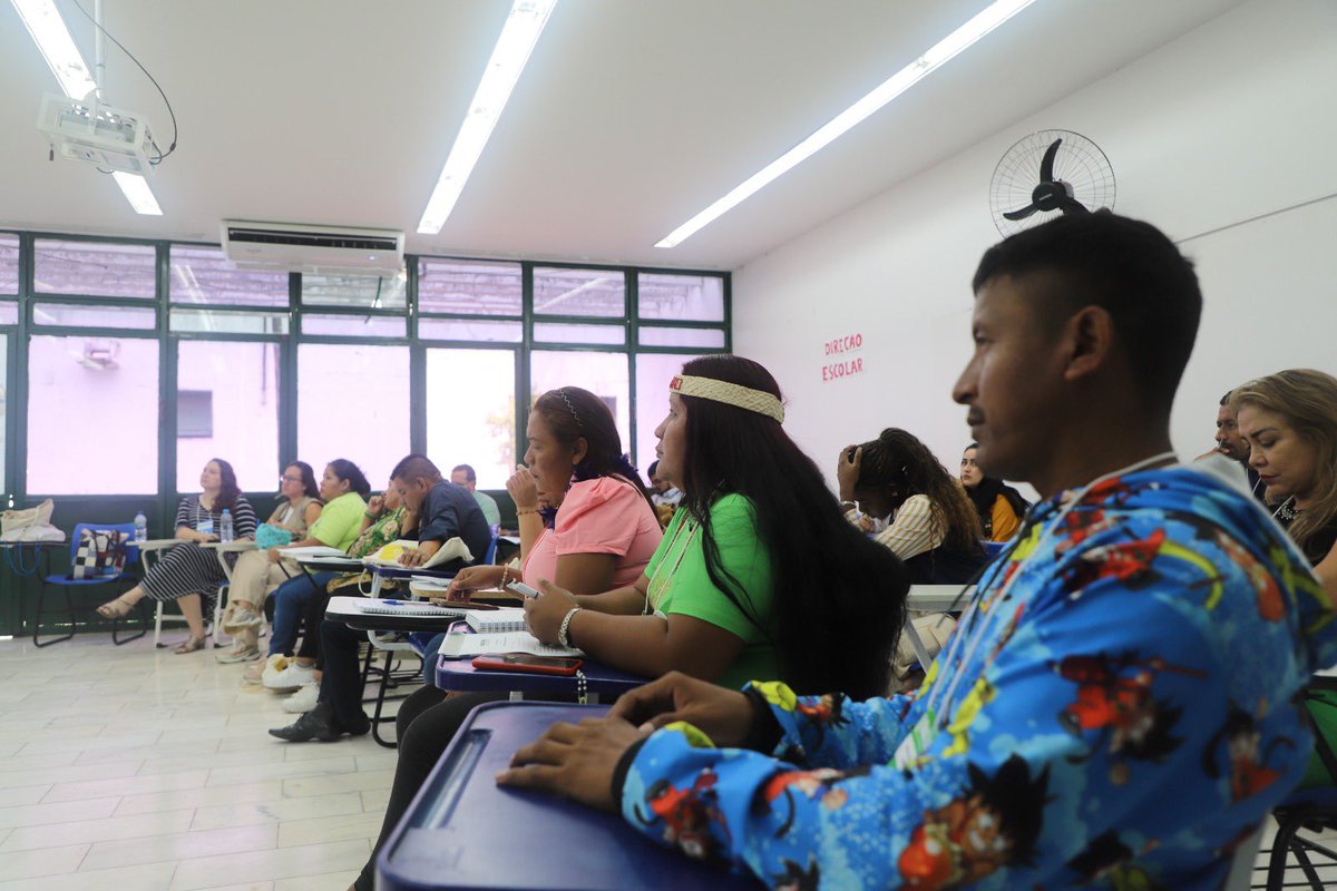 ACNURBrasil's tweet photo. As portas se abrem na @unb_oficial para a acolhida das vozes potentes de pessoas refugiadas, migrantes e apátridas na 2ª #Comigrar.
Grupos de trabalho estão aprofundando as discussões sobre as propostas, em toda a sua diversidade.
Estas vozes importam!
Vamos com o @mjspgov! https://t.co/ANnjw3U7sh