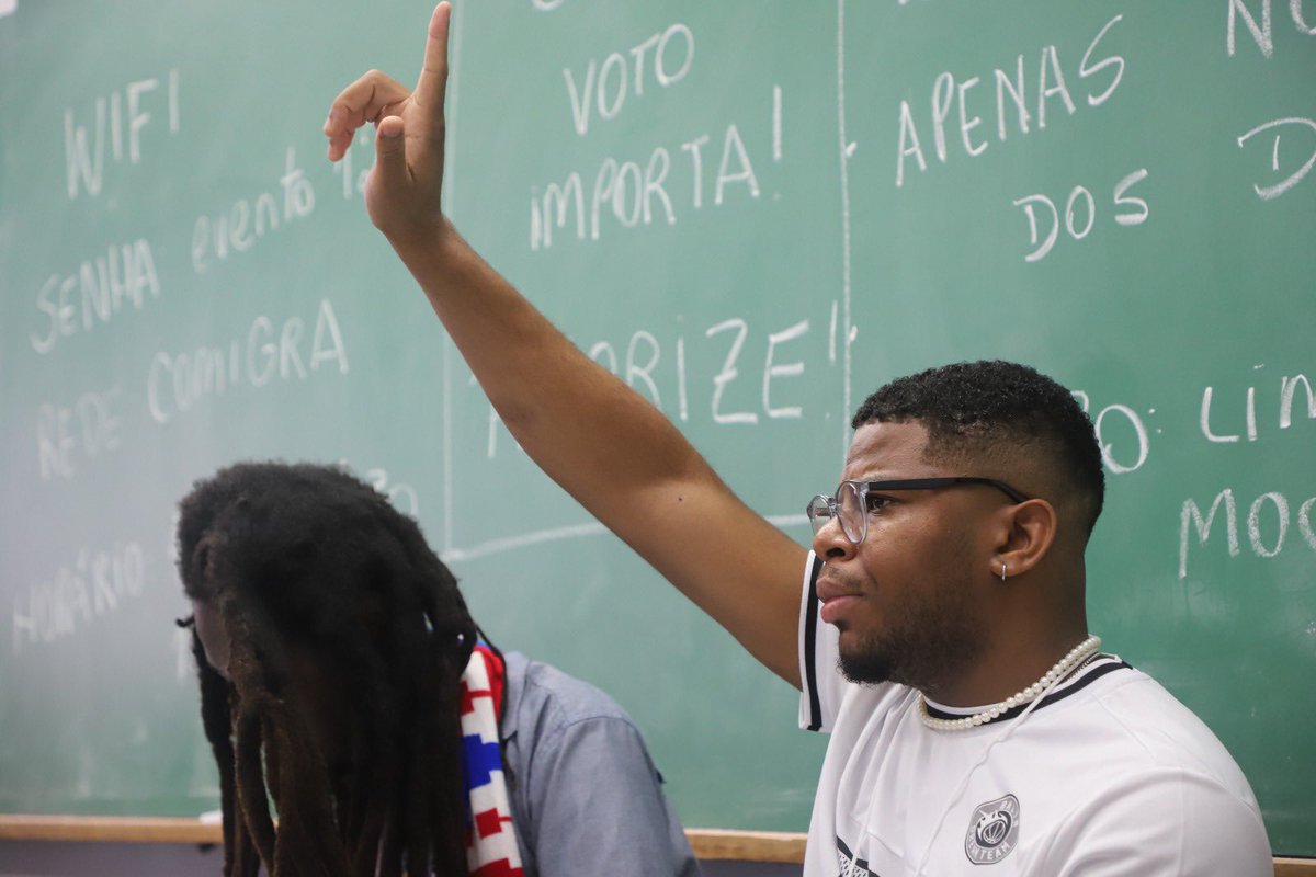 ACNURBrasil's tweet photo. As portas se abrem na @unb_oficial para a acolhida das vozes potentes de pessoas refugiadas, migrantes e apátridas na 2ª #Comigrar.
Grupos de trabalho estão aprofundando as discussões sobre as propostas, em toda a sua diversidade.
Estas vozes importam!
Vamos com o @mjspgov! https://t.co/ANnjw3U7sh