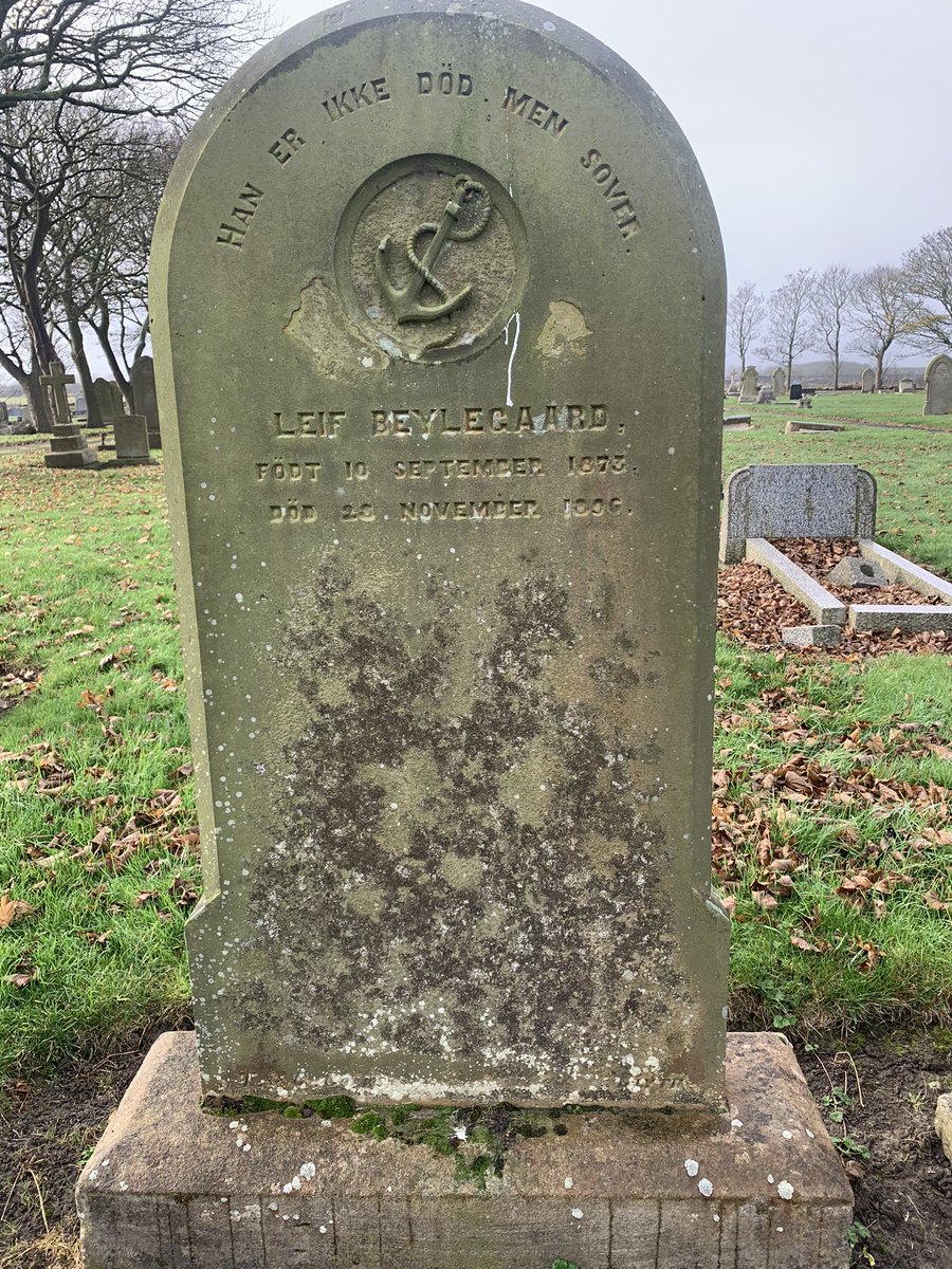 The grave of Leif Beylegaard, who were born in 1873 and died in 1896.
It is written in Danish or Norwegian.
-Blyth Links Cemetery
