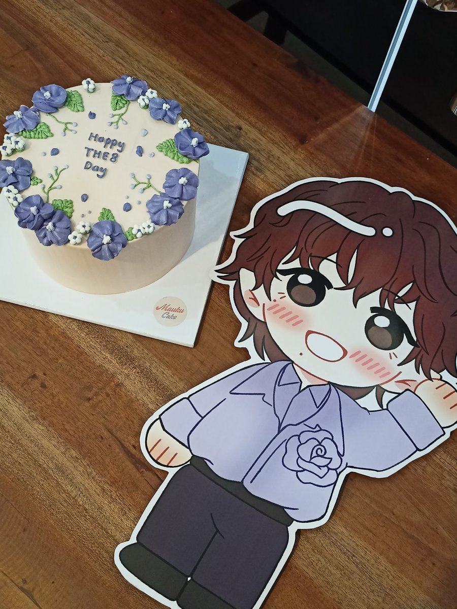 WARTEGMM89's tweet photo. Shout out to @leafy_design 's creations, for designed our whole event needs and make them all pretty! To @craiissant for this cutie Camellia The8 fanart who has stole everyone's attention 🥳 and to @hi_junei for this adorable Woo Minghao pin button 🐻🥹💛

Thank you!! https://t.co/FSbZT5rSUU