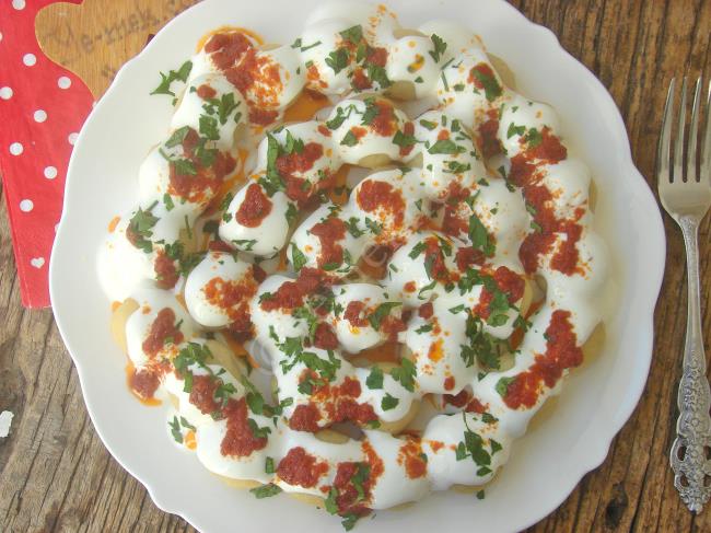yemeknet's tweet photo. PATATES BORANİ (Mantı Lezzetinde, Patatesin En Güzel Hali) - Yoğurduyla, sosuyla, tadı damağınızda kalacak nefis bir ikramlık...
Malzemeleri ve Yapılışı : https://t.co/YjAgroD3se
#yemeknet #patatesborani #borani #salata #patates #yogurtlusalata #mezeler #yemek #etsiz #ekonomik #kolay #pratik #klasik #ortakalorili #haslama #tencere