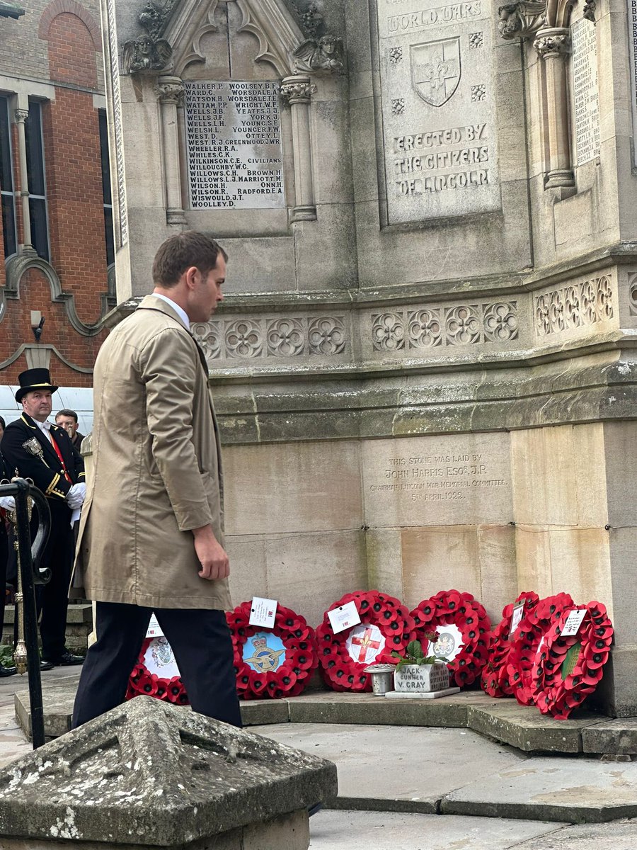 HFalconerMP's tweet photo. Today, I had the privilege of laying a wreath at our local war memorial to honour those who gave so much for our freedom. 

Lest we forget. https://t.co/tjODpUPCOL