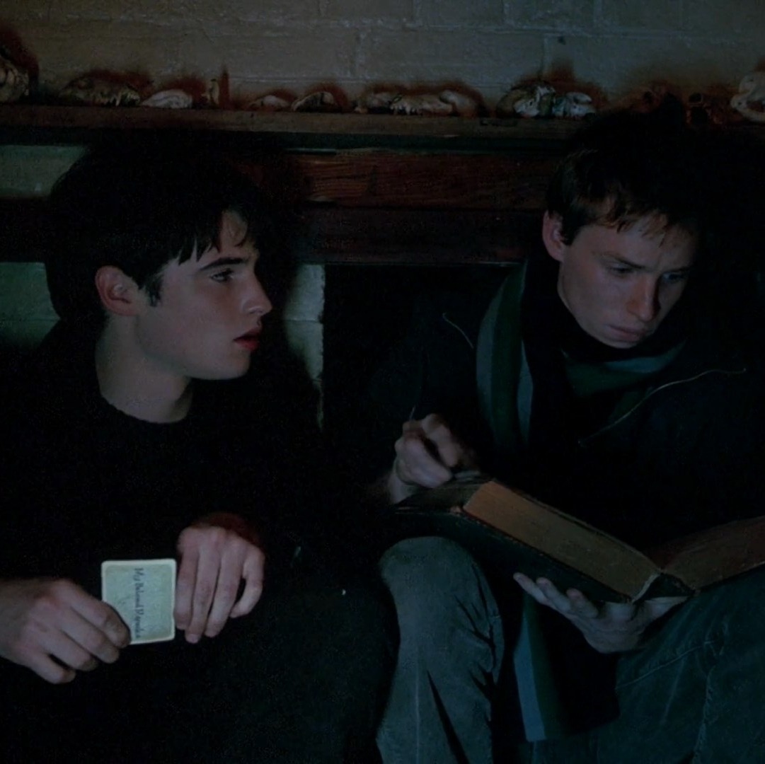 Daily early 2000s Tom Sturridge characters tweet media