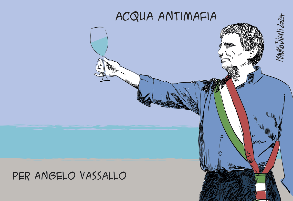 maurobiani's tweet photo. #mafia #camorra #Stato
Dove l'acqua è più blu.
Dopo 14 anni, caro Angelo. 
Quattro arresti per l’omicidio del sindaco pescatore di Pollica #AngeloVassallo
Oggi su @repubblica https://t.co/rAlBaDoizW