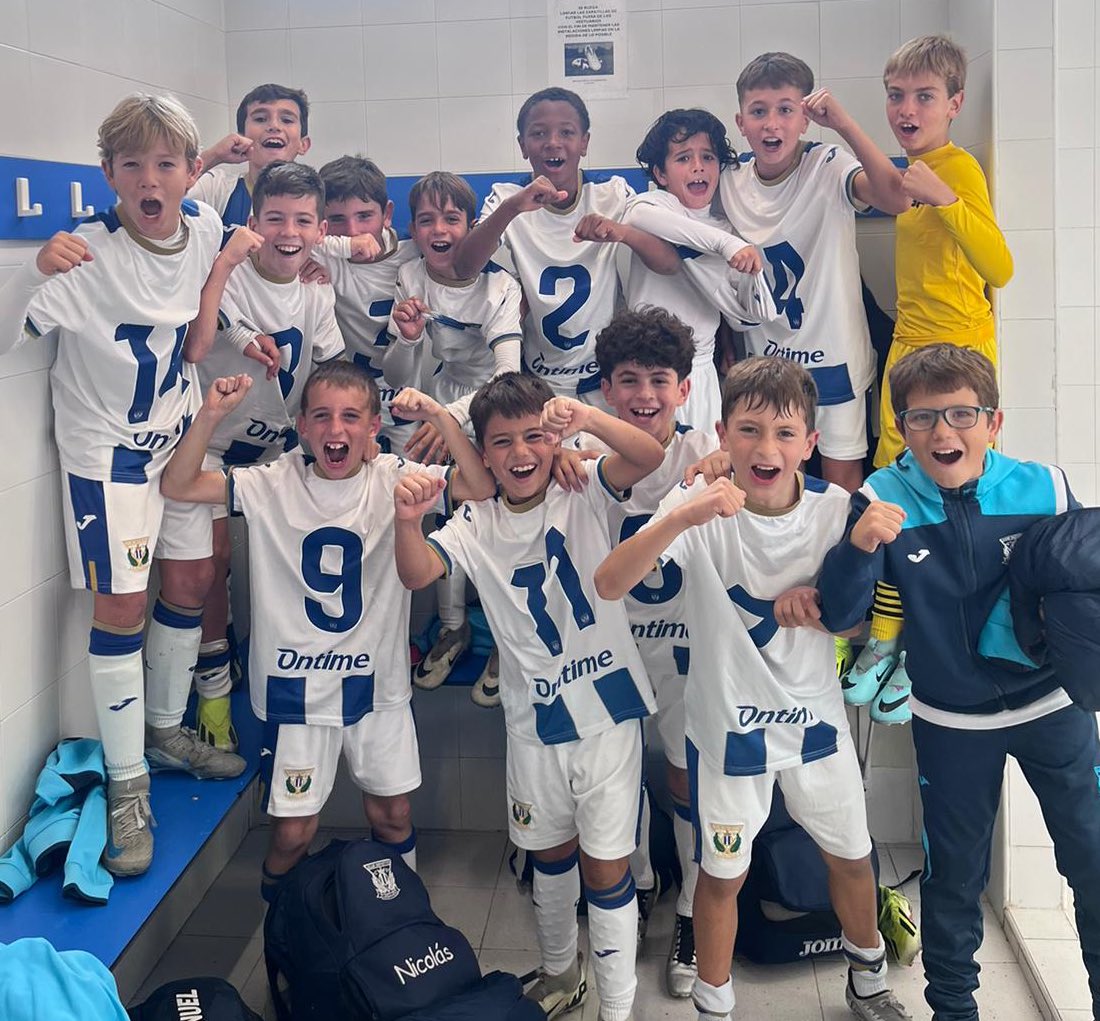 CanteraPepinera's tweet photo. 📋 Resultados #CanteraPepinera

✅ Victoria del ALEVÍN B
👉 1-5
🆚 Unión Valdebernardo ‘A’

⚽️⚽️ Alejandro Fernández
⚽️ Marcos Valleros
⚽️ Lucas Romero
⚽️ Santiago https://t.co/2olWsF9Gs2