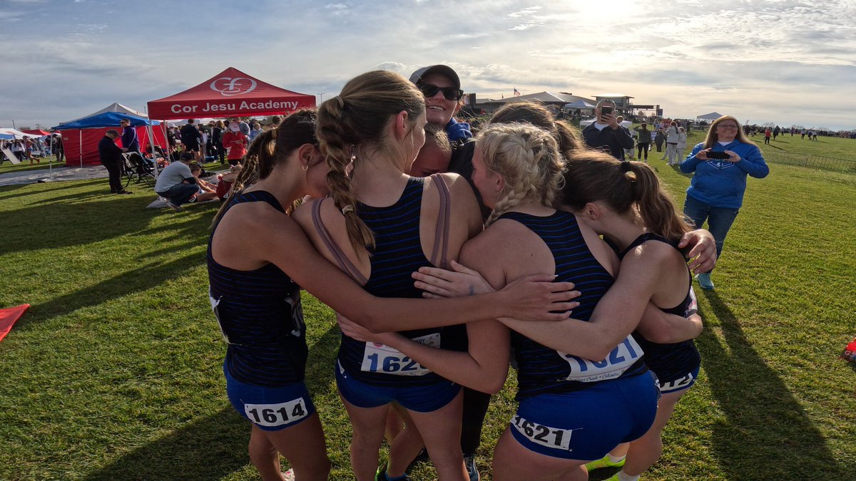 Girls xc brought home another state trophy yesterday with a 2nd place finish. It’s our 8th consecutive podium and 9th in lat 11 years. Congrats to Ella Rew and Ashlyn Wahrenbrock who also earned all-state honors. 💙💚⚡️⚡️