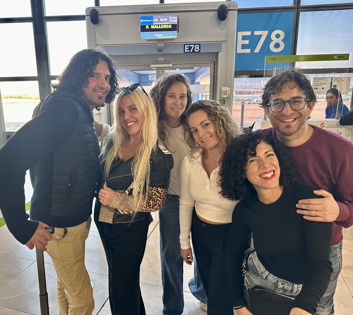 CantaJuegos's tweet image. ¡Rumbo a #Mallorca para divertirnos mañana junt@s con nuestros #GrandesÉxitos!  ✈️ 

Estaremos en el #TruiTeatre a las 12:30hs y 17:00hs. Toda la info en cantajuego.com. 

¡Tenemos muchas ganas de veros amig@s! 😍

#CantaJuegos #CantaJuego #Gira2024 #Teatromusical