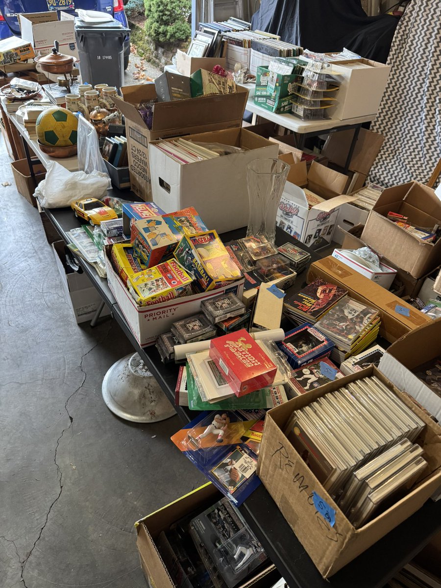 JoshInPDX's tweet image. If anyone. In the Portland area is interested in a garage sale with sports cards from every sport, and other stuff including a ton of Starting LineUp figures, vinyl, and more…shoot me a DM for the address.