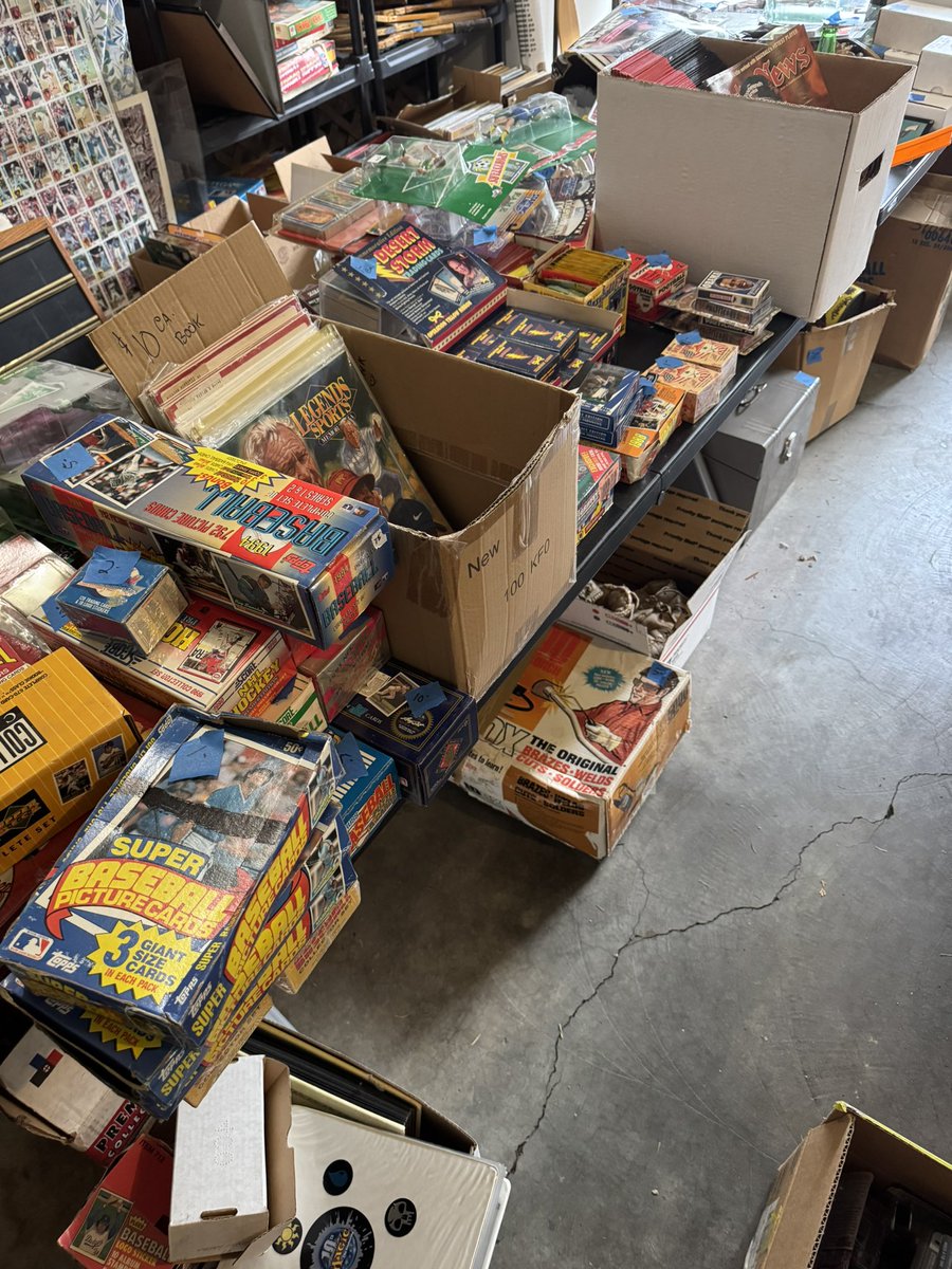 JoshInPDX's tweet image. If anyone. In the Portland area is interested in a garage sale with sports cards from every sport, and other stuff including a ton of Starting LineUp figures, vinyl, and more…shoot me a DM for the address.