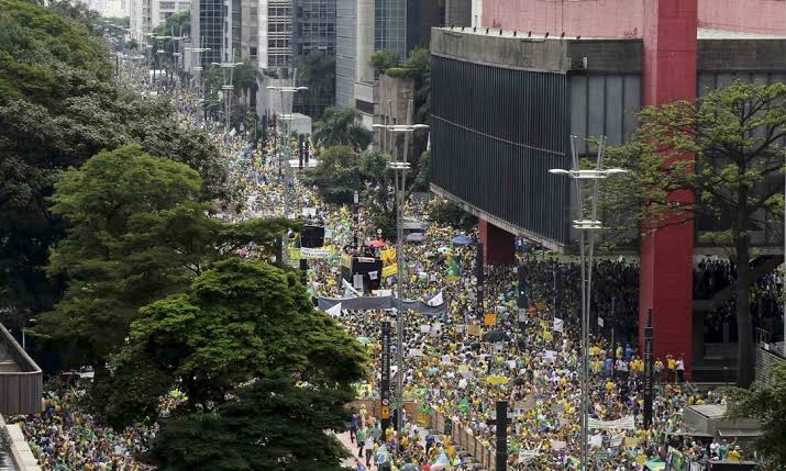 Já passou da hora da galera ir às ruas, protestar pelo fim da escala 6x1, eles tem que lembrar que paga o salário deles, quem coloca eles no poder

"eu te coloquei lá, e eu posso te tirar"

tem que ser algo nesse nível