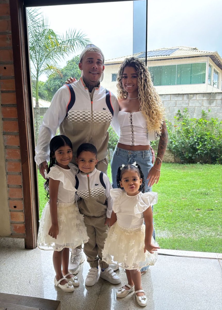 Partiu festinha da manu 🤍