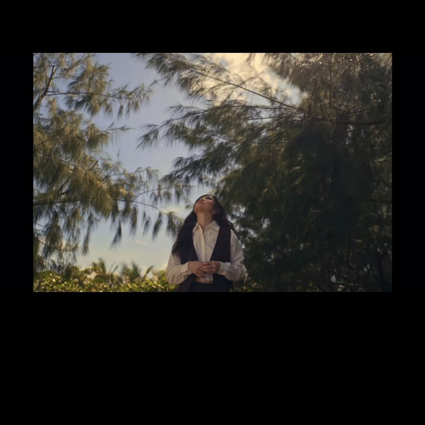 itssamiievi's tweet photo. my favorite visuals from the Im Okay teaser pt. 1 @moiradelatorre @OfcMoisters_ 

MOIRA IM OKAY
#MoiraImOkay #Moira 
#MoiraDelaTorre #ImOkay https://t.co/pgc0DRRgij