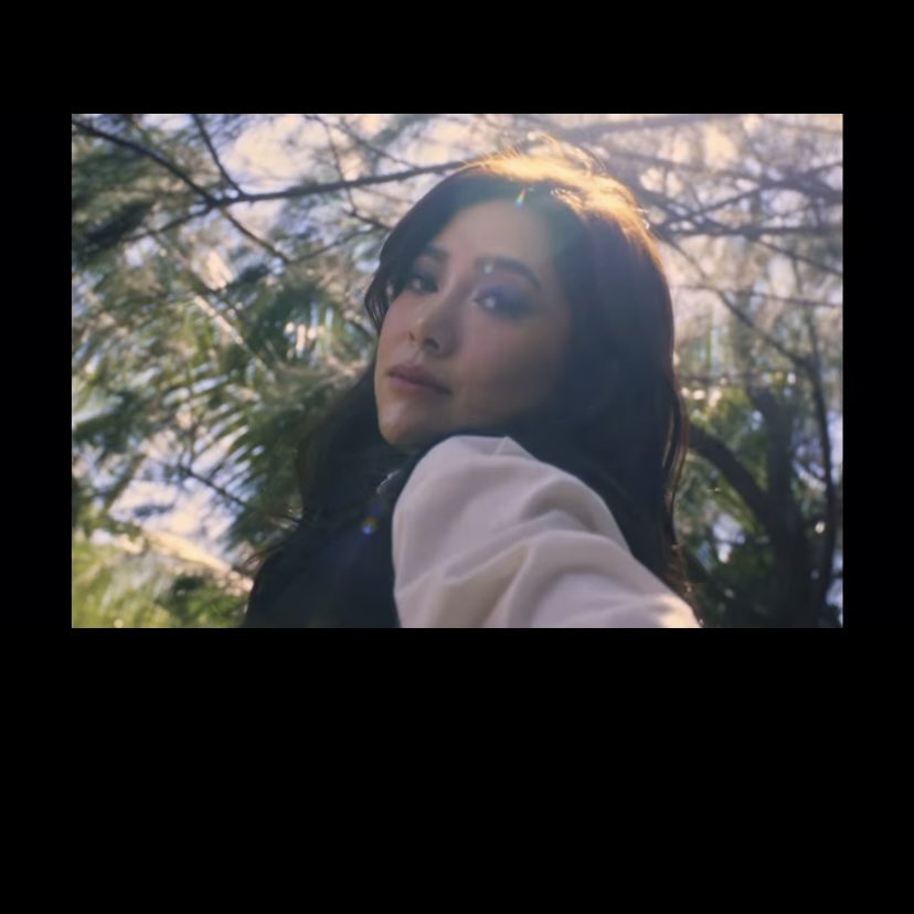 itssamiievi's tweet photo. my favorite visuals from the Im Okay teaser pt. 1 @moiradelatorre @OfcMoisters_ 

MOIRA IM OKAY
#MoiraImOkay #Moira 
#MoiraDelaTorre #ImOkay https://t.co/pgc0DRRgij