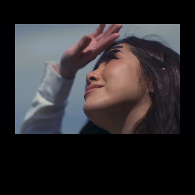 itssamiievi's tweet photo. my favorite visuals from the Im Okay teaser pt. 1 @moiradelatorre @OfcMoisters_ 

MOIRA IM OKAY
#MoiraImOkay #Moira 
#MoiraDelaTorre #ImOkay https://t.co/pgc0DRRgij