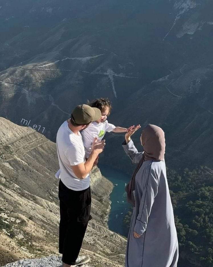 وَمِنْ ذُرِّيَّتِنَا أُمَّةً مُسْلِمَةً لَكَ ♥
.