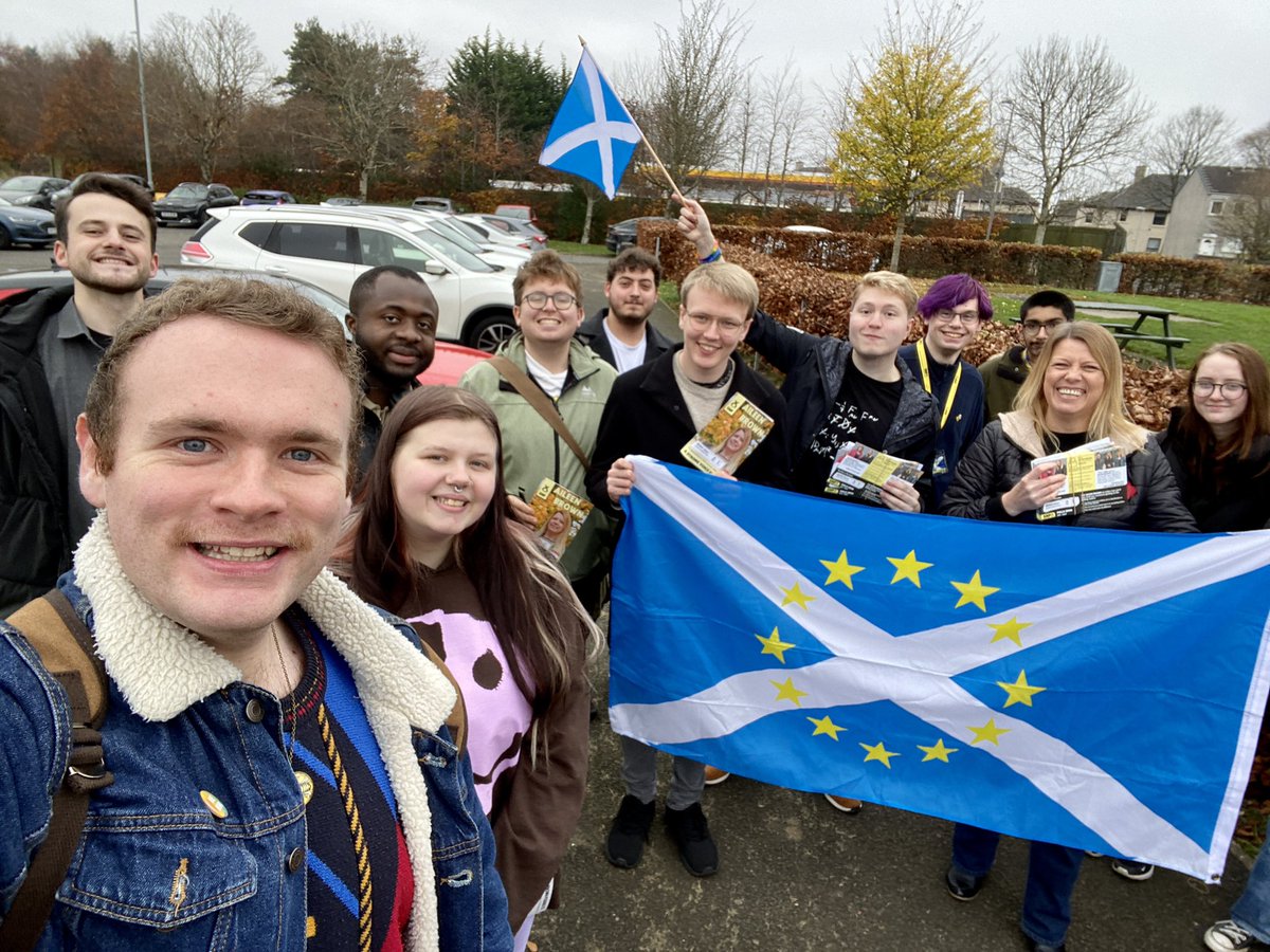 StevenC797's tweet photo. A big thank you to my fellow @YSINational members who were out all across Blackburn & Whitburn today for our @theSNP by-election candidate @AileenBrownSNP!
Loads of doors knocked & a great reception across the ward π #ActiveSNP #ActiveYSI https://t.co/P8QyVBb5sB