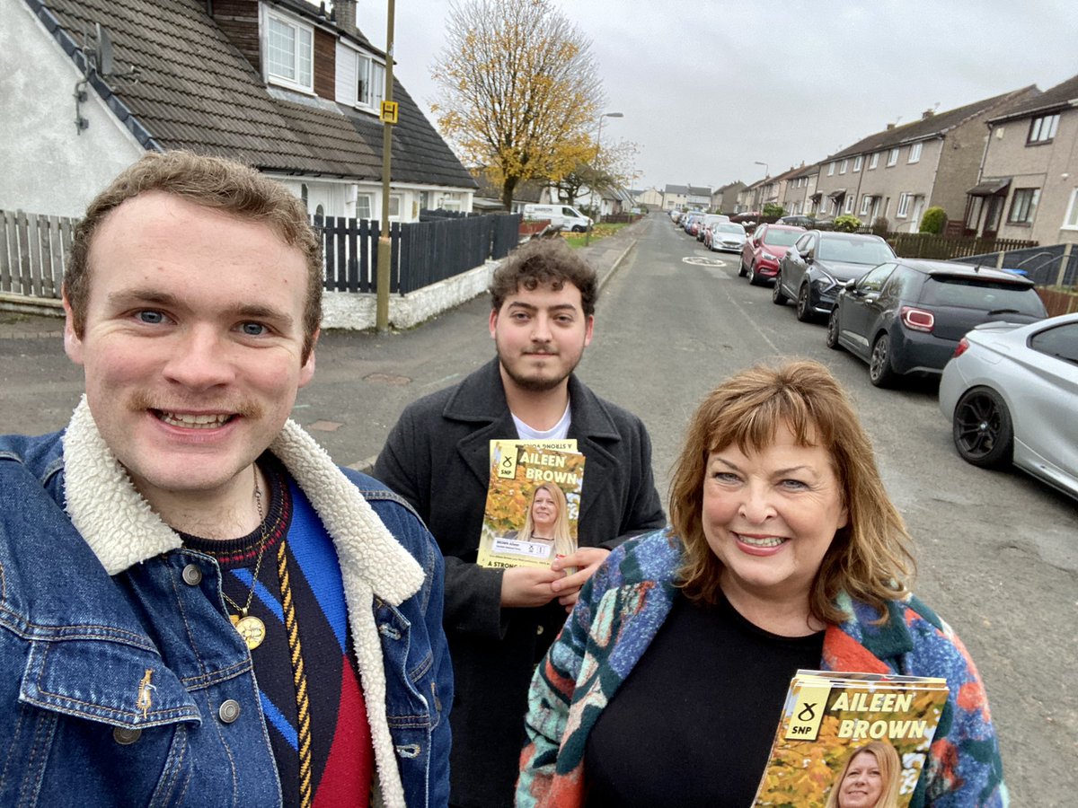 StevenC797's tweet photo. A big thank you to my fellow @YSINational members who were out all across Blackburn & Whitburn today for our @theSNP by-election candidate @AileenBrownSNP!
Loads of doors knocked & a great reception across the ward π #ActiveSNP #ActiveYSI https://t.co/P8QyVBb5sB