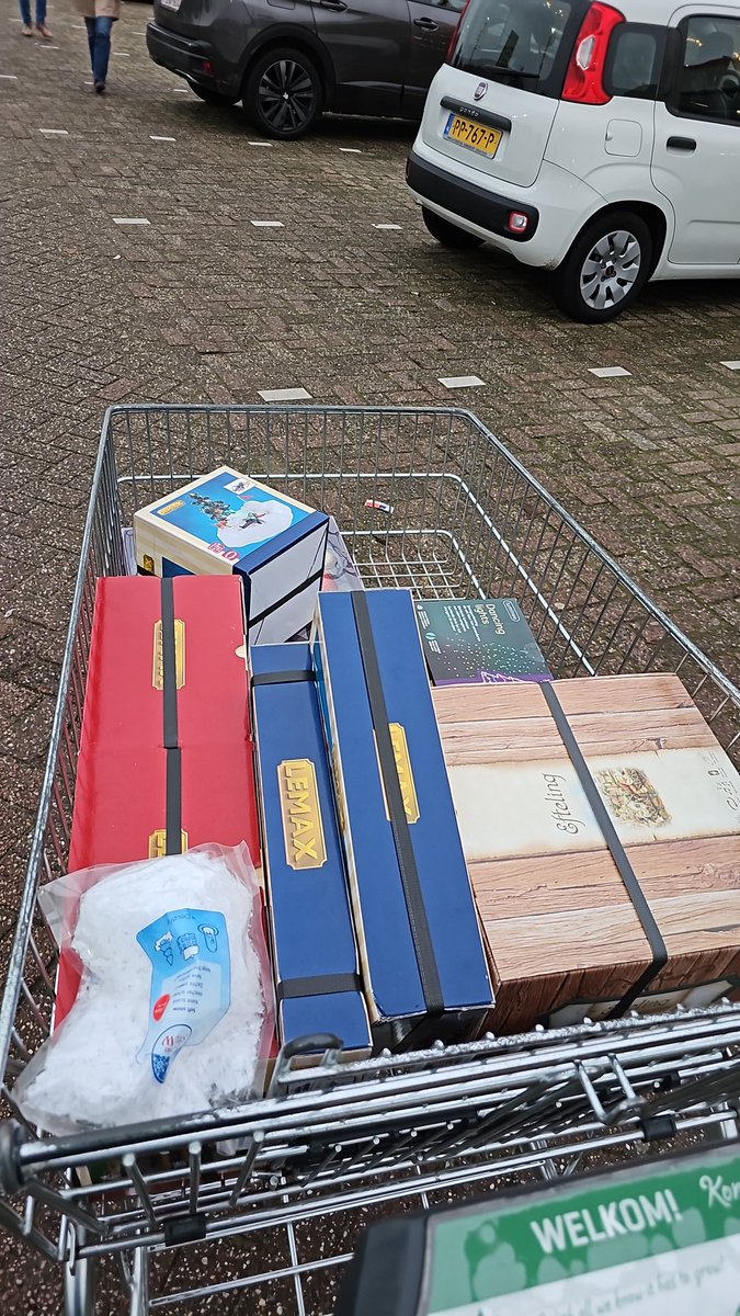 Deaver_23's tweet photo. Weer geslaagd bij de Avri in Dongen dit jaar.
Ze hadden een leuke Efteling afdeling met een mini show van hangende Pjotrs!! #avri #efteling https://t.co/XeGNSE1rfI