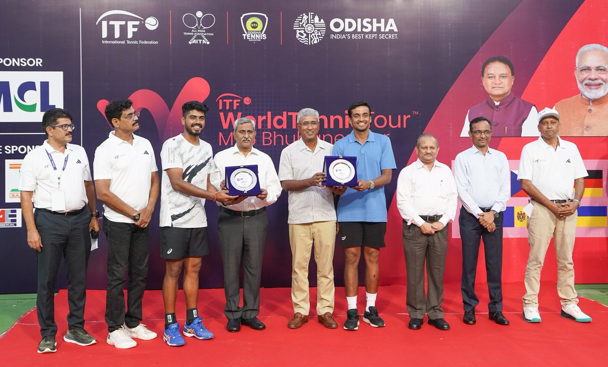 TennisOdisha's tweet photo. Congratulations,Egor &amp; Bogdan for winning the doubles at ITF World Tour M25 Bhubaneshwar. Sh. P.M.Prasad,CMD,Coal India Ltd, Sh.Uday A Kaole,CMD @mahanadicoal our lead sponsor gave away the prizes to the winners &amp; runners up in presence of @asittripathy11 @satyajitips88 https://t.co/fwIjTFdmTQ
