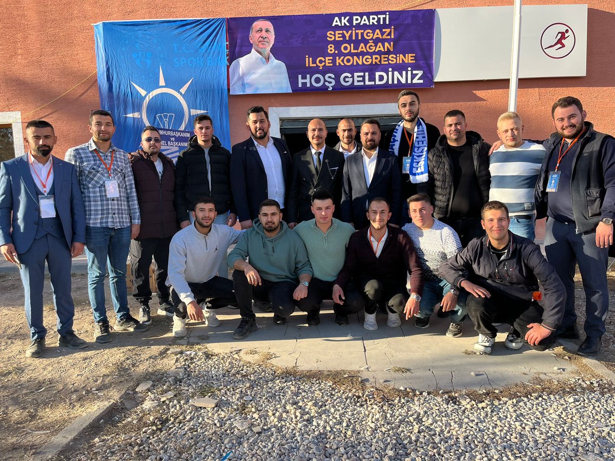 Seyitgazi 8. Olağan Kongremizi büyük bir coşkuyla gerçekleştirdik. 

İlçe Başkanlığı görevine gelen Özcan Yıldız başkanımıza ve yönetimine başarılar dileriz.

#Türkiyeyüzyılı 
#İmzaBirGenç 
#İnandığınYoldaYürü 🇹🇷 
#HemenŞimdi