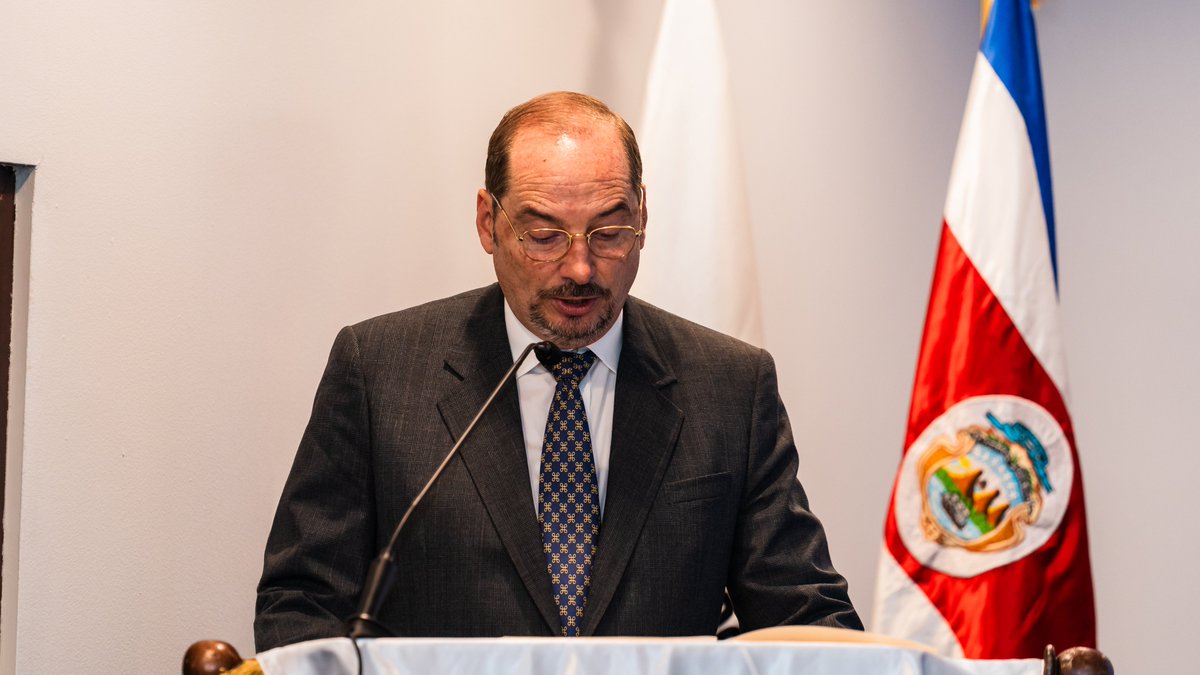 El acto fue presidido por el ministro de Agricultura y Ganadería🇨🇷, Víctor Carvajal; el vicepresidente de la <a href="/CNAACR/">Camara Agricultura</a> , Abel Chaves; el presidente de <a href="/Fecagro/">Fecagro</a>, Francisco González; el director ejecutivo del OIRSA, Raúl Rodas; y la representante del OIRSA en 🇨🇷, Gabriela Zúñiga.