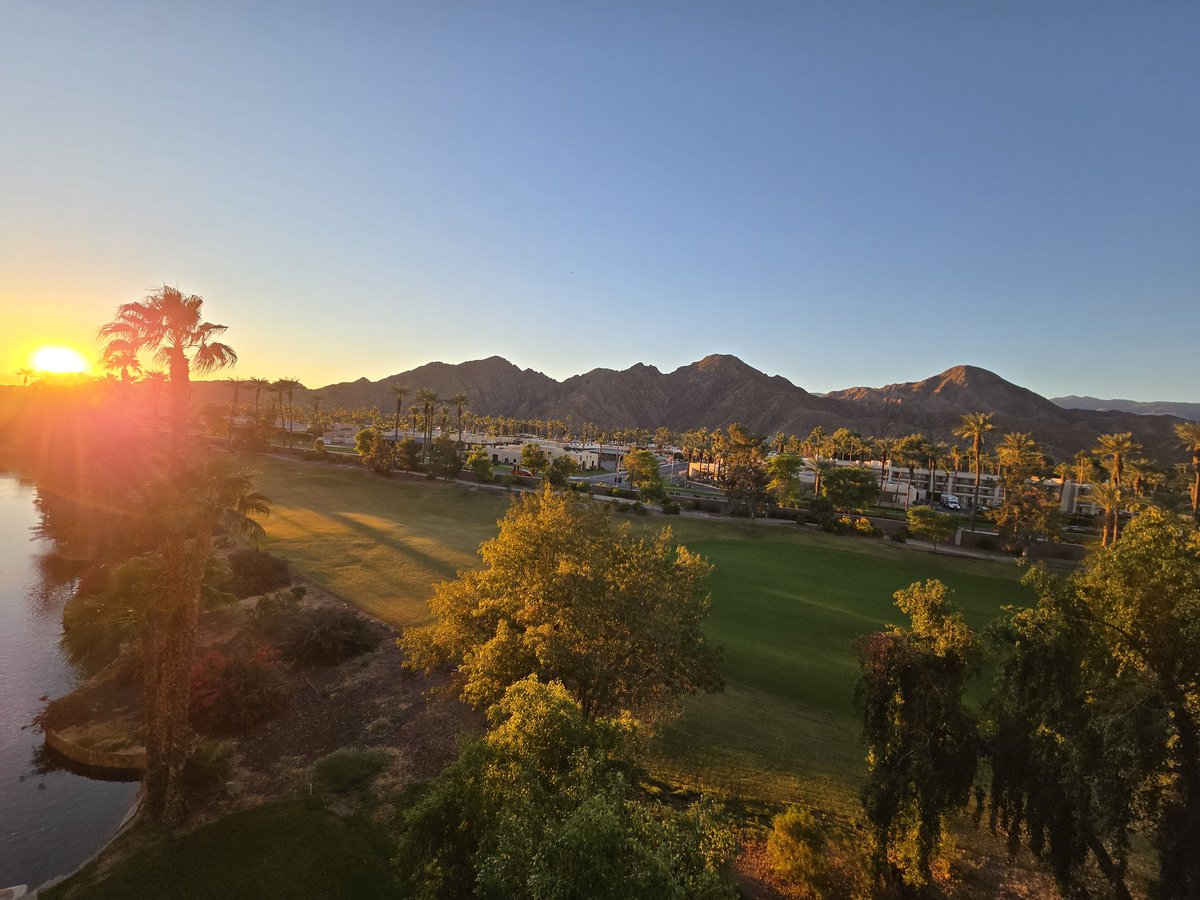 LizR44785776's tweet image. So grateful to have been a part of  the conversation this week. Learned a lot and was inspired by so many! Thank you CBHA, California Primary Care Association and CIBHS for hosting the conference and inviting me to the table. @LAPDMEU @LACDMH #workingtogether #wholesystem