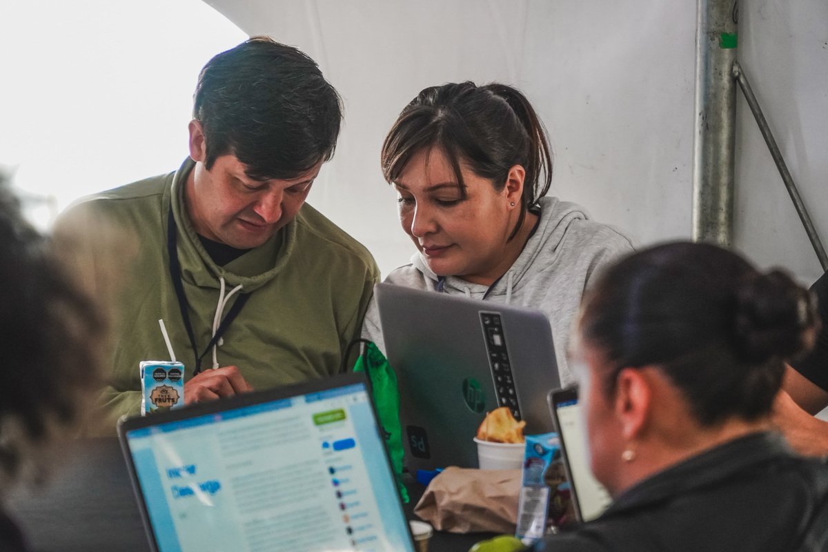 Ciberpazcolombi's tweet photo. 4️⃣🛜 Componente #HackathonCiberPaz: Libertades tecnológicas.
Se crean conceptos que protejan y promuevan las libertades digitales, como la libertad de expresión en línea y el acceso a la información de manera responsable y ética.
https://t.co/tRpKl6x5sK https://t.co/ZT3ziT3wVH