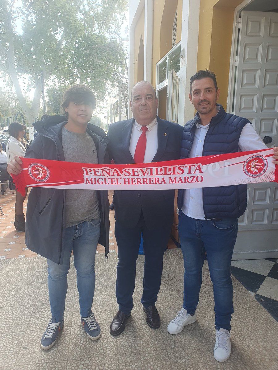 Desde la <a href="/PSNuncaSeRinde/">PS Nunca Se Rinde</a> queremos agradecer a nuestros hermanos de la <a href="/psloradelrio/">P.S. M.H.M.</a> por la invitación y la buena organización que han tenido en el acto para celebrar su 30 aniversario, felicidades y a cumplir muchos más, VIVA EL SEVILLA ⚪️🔴