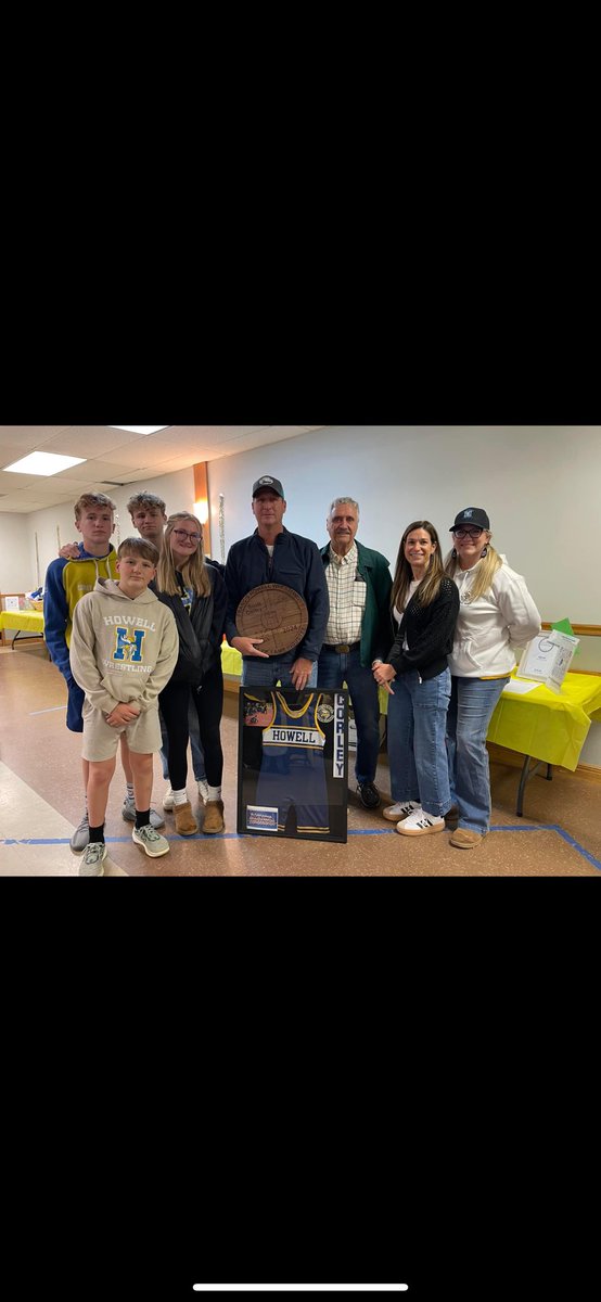 LadyVikingWres1's tweet photo. Thank you all that came out to Support @HowellWrestling last nite at Trivia and Congrats to Scott Corley being inducted to the Hall of Fame!!! We thank you for all you have done , because of you Jr Vikings is one of the best and well ran little leagues in the state https://t.co/fIl5MZ3rWX
