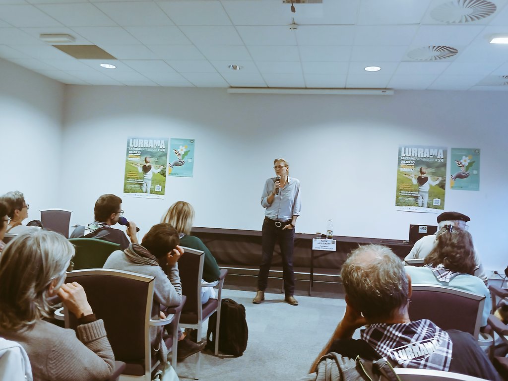 [MINTZALDIA | UNIBERTSITATE HERRIKOIA] 

Aurtengo hitzaldi zikloaren hesteko, Karine Jaquemart, aurtengo edizioaren gazama eta <a href="/foodwatchfr/">foodwatch France</a> en zuzendariak konferentzia bat eman du: "Elikadura egunero errepikatzen den historia politikoa". 

#lurrama24 #laborantzaherrikoia