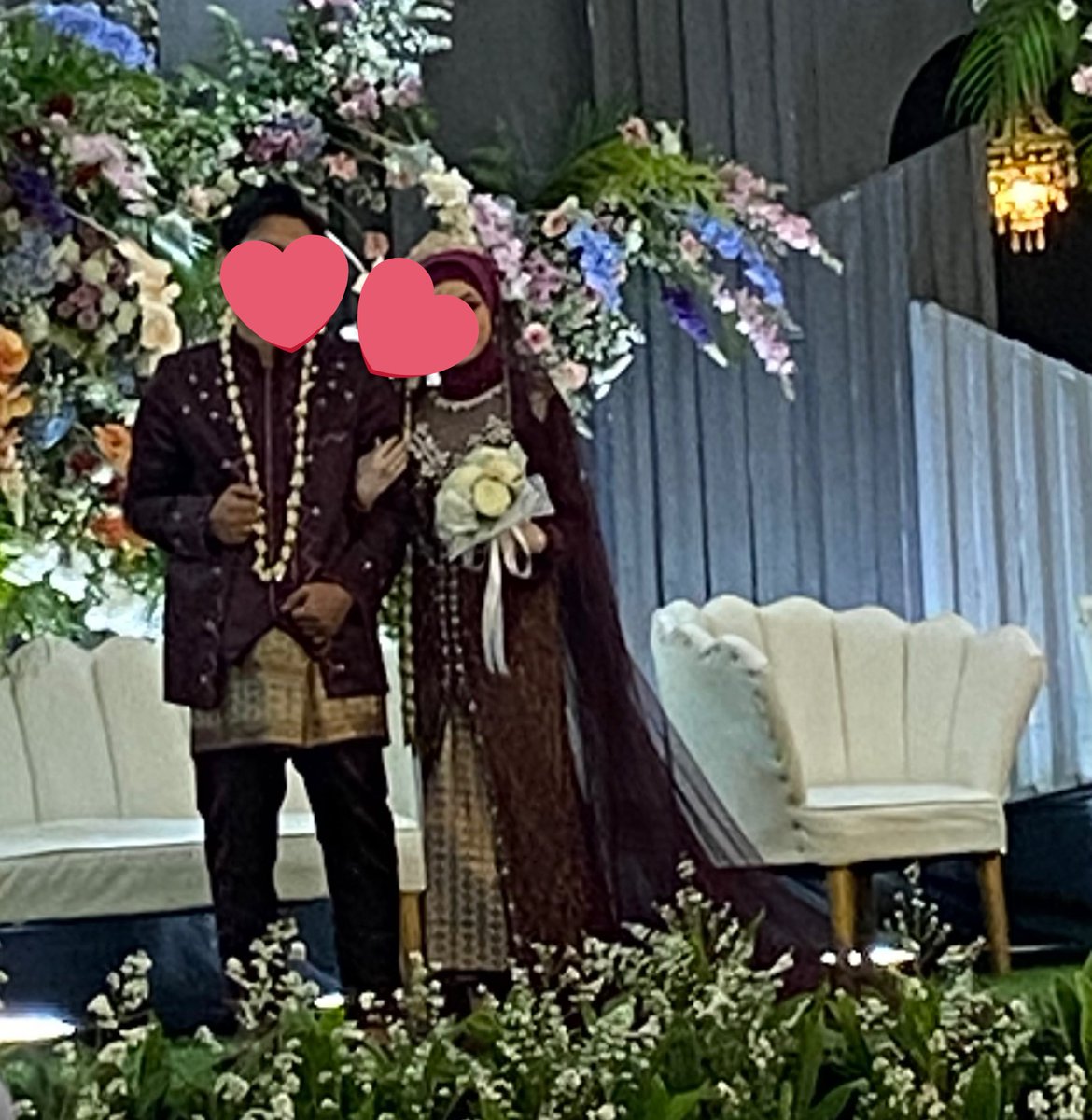 narkotba's tweet image. kakakku nikah berujung ke polsek, ditipu catering😀 makanan cuma dikeluarin 3 dan semuanya basi. menu lainnya? DIBAWA KABUR AJGGG😁 

lu bayangin, tamu nungguin makanan, pas dicek ke dapur, mereka kegep cabut sambil bawa bawa ikan gurame😁🤣