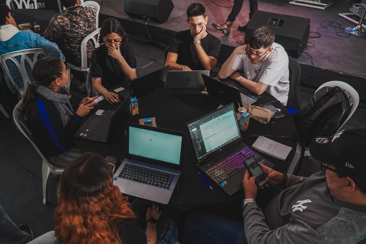 Ciberpazcolombi's tweet photo. 5️⃣💻🖲️ Componente #HackathonCiberPaz: Herramientas TIC para el trabajo incluyente y seguro.
Diseñan soluciones que faciliten el trabajo remoto de forma segura e inclusiva, considerando las necesidades diversas de los trabajadores en el entorno digital.
https://t.co/tRpKl6x5sK https://t.co/yKnEug70kI