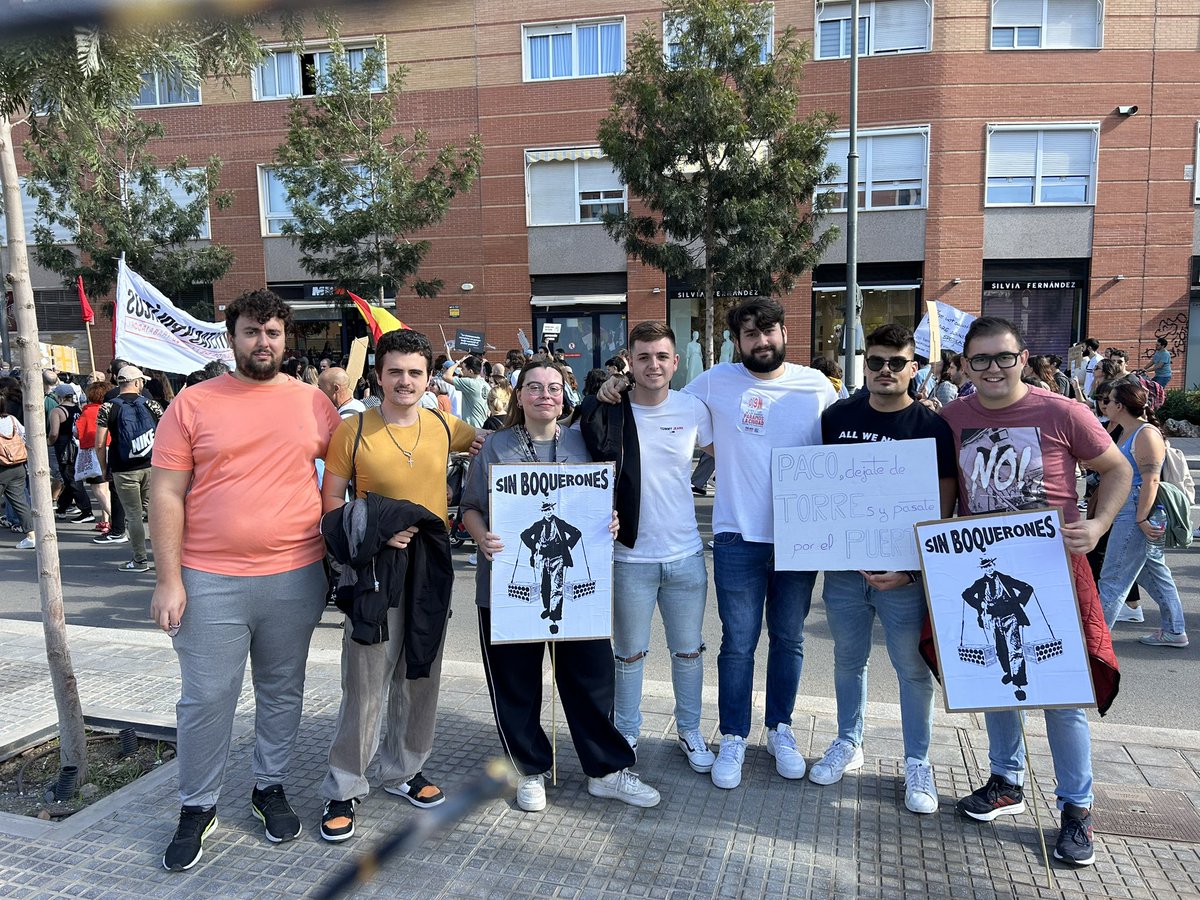 JSAMalaga's tweet photo. ✊Este #9N hemos participado en la multitudinaria manifestación por la vivienda en Málaga capital.

📢Frente a la inacción del Ayto. de Málaga y la Junta de Andalucía, salimos a la calle a reclamar nuestro derecho a una vivienda digna y asequible.

#SeguimosEnlaSendaDelProgreso https://t.co/r67OD03hpV