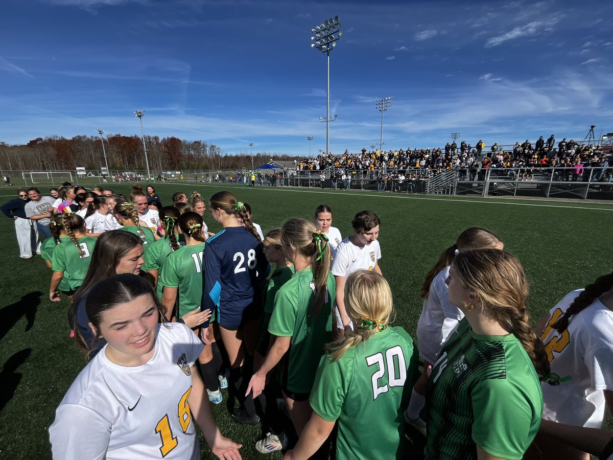 FINAL:
East Fairmont 3, Charleston Catholic 1.

The Bees complete the quest for the school’s first ever girls Class A/AA title, the Irish fell short of their 6th consecutive state championship. @MetroNewsPrep <a href="/TheWVSSAC/">TheWVSSAC</a>