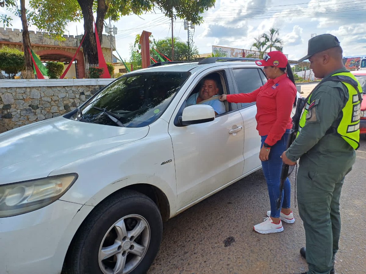 Tu seguridad al volante es prioridad. El INTT Zaraza y la GNB te recuerdan la importancia de revisar tu vehículo y respetar las normas de tránsito. Cada pequeño esfuerzo cuenta para tener vías más seguras. ¡Prevenir es tarea de todos! #SeguridadEnLasVias #ConcienciaVial