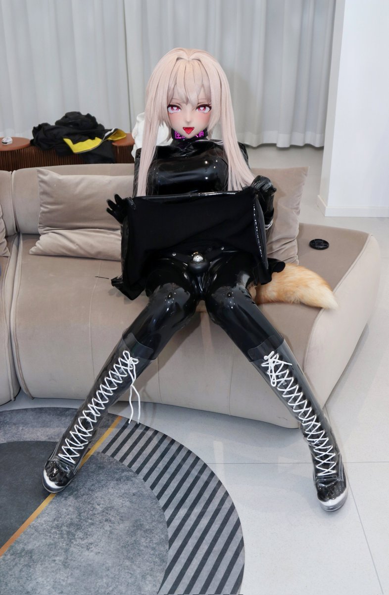 穿胶，爽！
感谢禾老师📷： <a href="/kiger_CNxiaohe/">一块小禾</a> 
#kigurmi #latex #女装