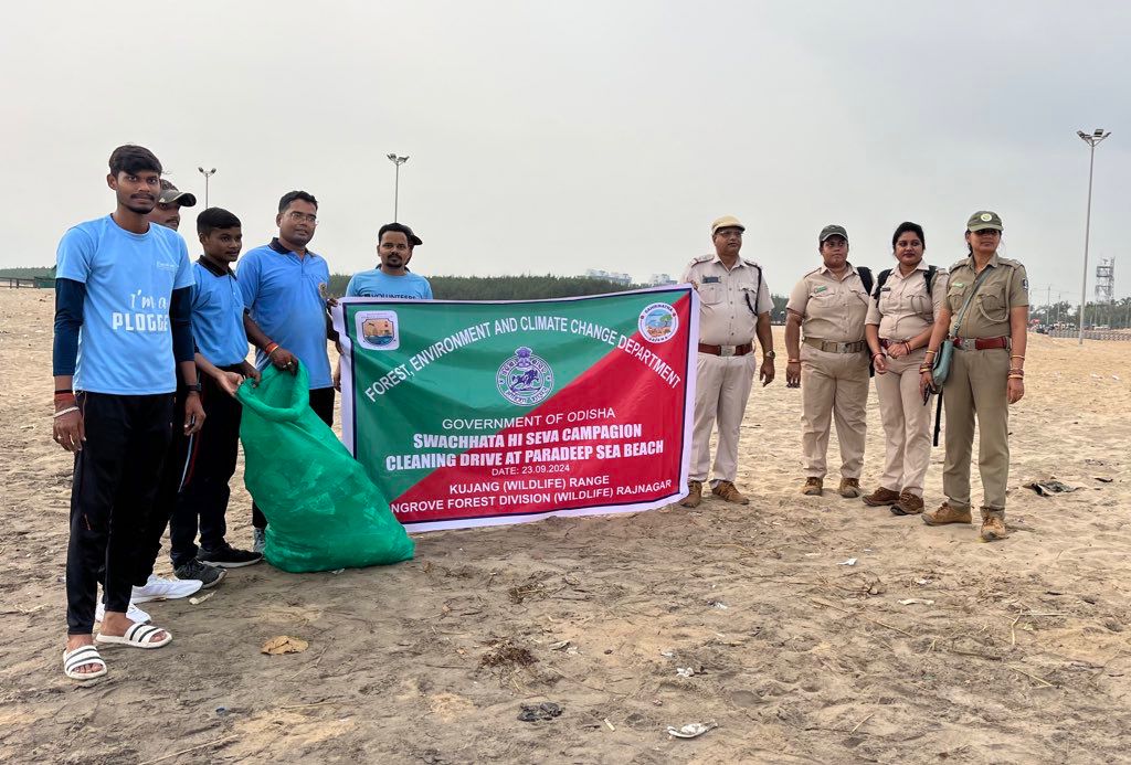 SATTVIC_SOUL's tweet photo. Drive No-649
Plogging &amp; Awareness Drive with Forest Department &amp; NCC,Pardeep 

 Team @SATTVIC_SOUL along with staffs from Forest Department,NCC cadets from College raise awareness among the local vendors for safe disposal of trash.
@CollectorJspur https://t.co/JIEyFWbgZC