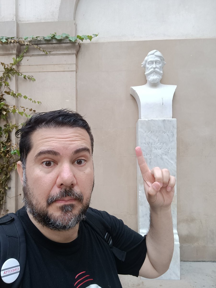 Me encontré una estatua de <a href="/picuetin/">raul cimas</a>  pero ahora en Barcelona