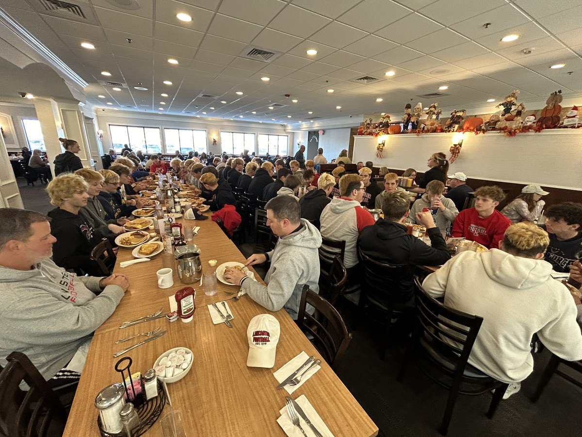 LHSfballLegends's tweet photo. Thank you Olive Tree and owner Stavros Aronis for hosting our team breakfast today!! https://t.co/X6hYDPF4W5