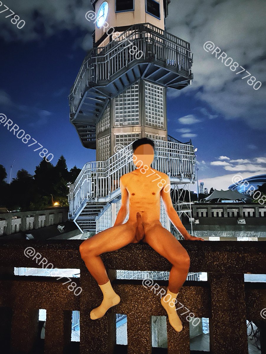 天氣變冷了
依舊沒有澆熄暴露野裸的慾望
裸體時剛好遇到阿伯
朋友幫忙拍照說我也太大膽
#想愛