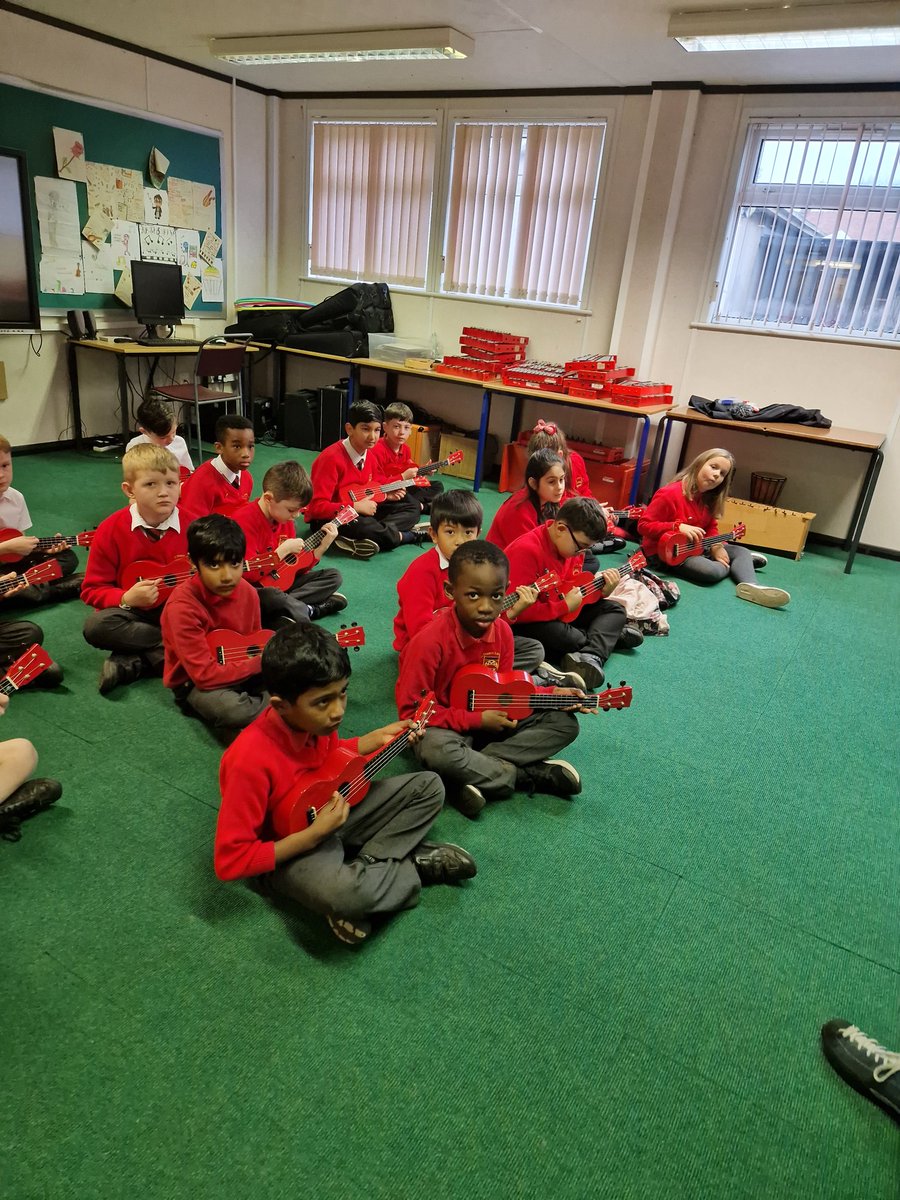 stfrancisp4's tweet photo. Fun music session with @YMIFalkirk 🙂 https://t.co/HT33RGQeH3