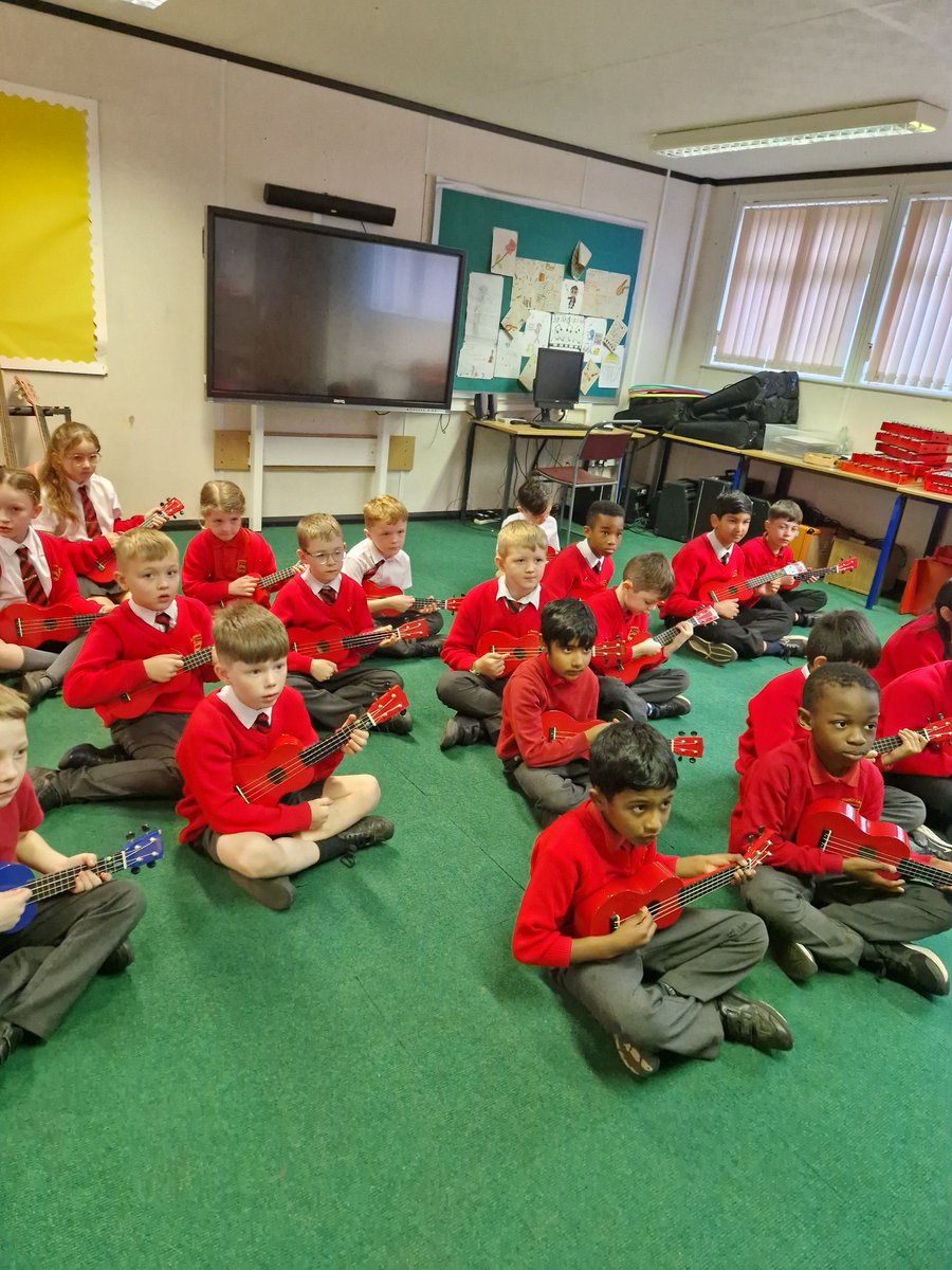 stfrancisp4's tweet photo. Fun music session with @YMIFalkirk 🙂 https://t.co/HT33RGQeH3
