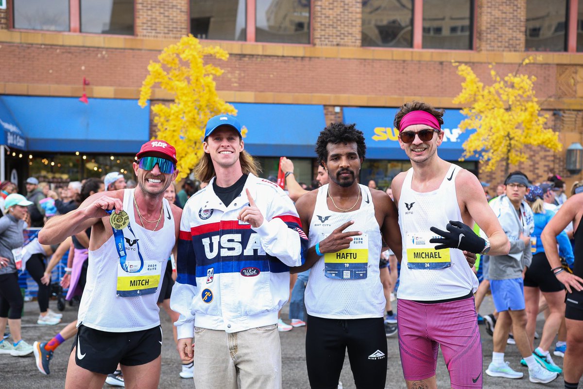🇺🇸🥇👟

<a href="/cole_hocker/">cole hocker</a> | #BeMonumental