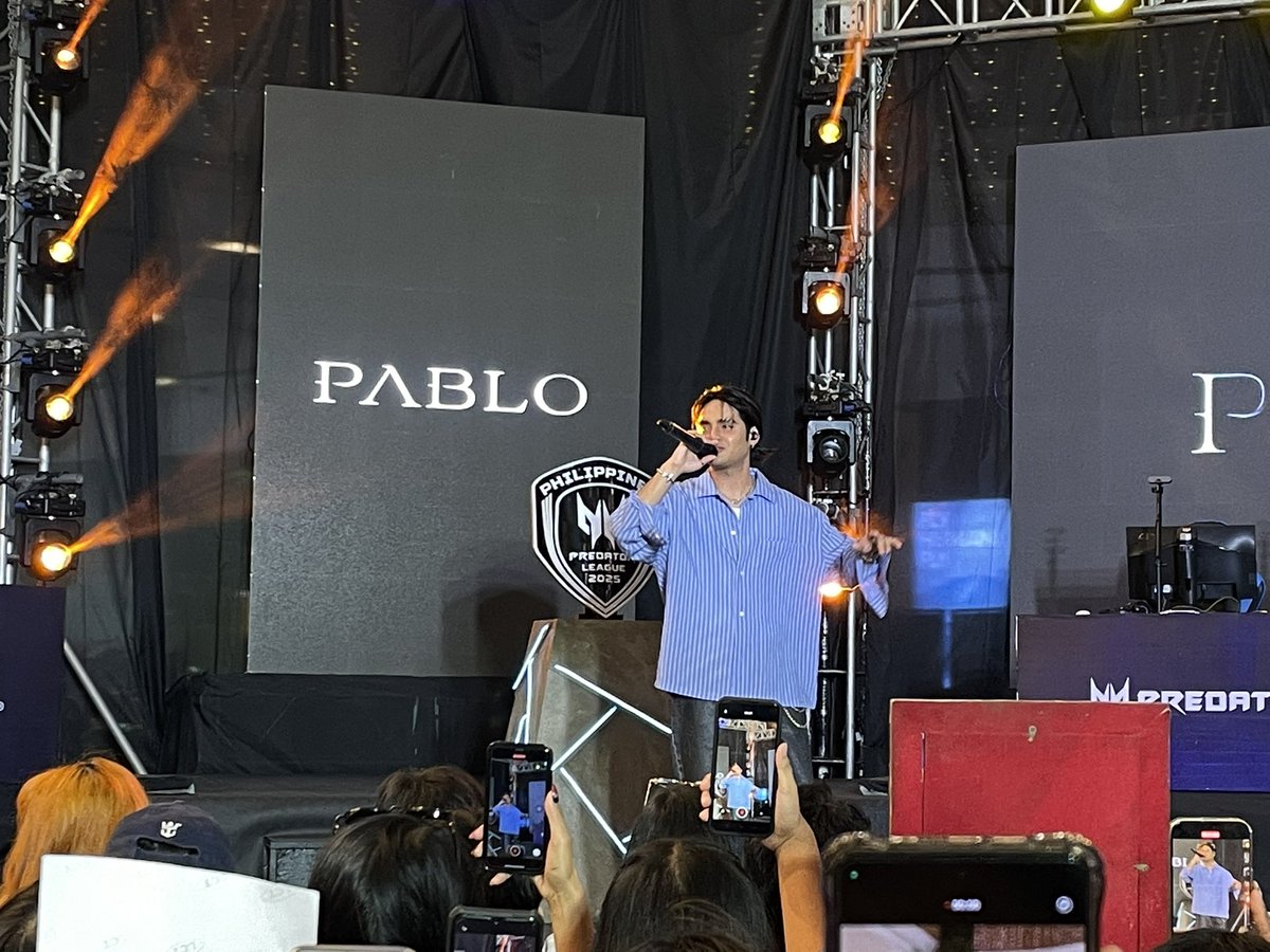 AvisoMaye's tweet photo. Taking this photos while heavily crying. I can’t still believe na nakit an njd tika my Bias❤️😭 @imszmc  #SB19_PABLO  #PABLOAlonAlbum  #PABLOLaonAlbum  #PredatorLeague2025 2/5❤️ Mahal na mahal kita ati ang musika mo❤️ https://t.co/OzhyEpJdVB