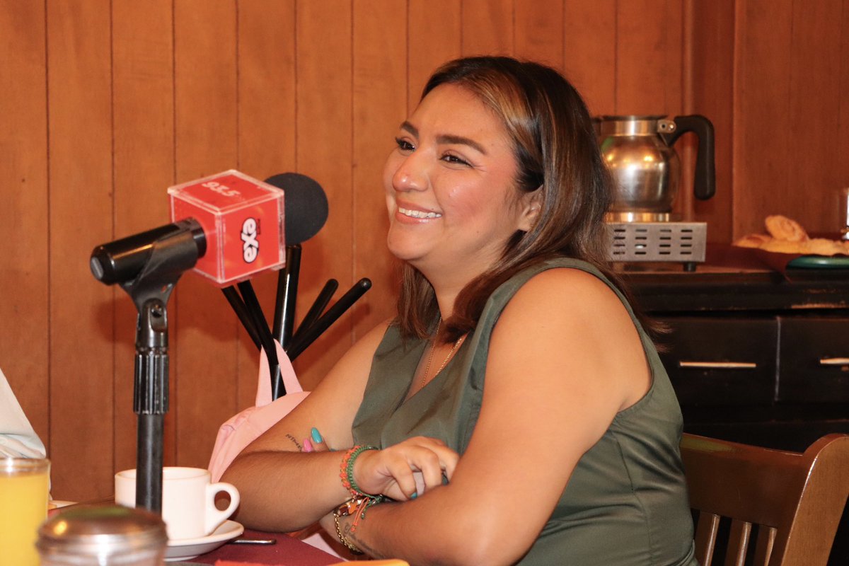 ItzelBalderasH's tweet photo. Hablar y visibilizar la desigualdad y las violencias contra las mujeres es también combatirla. 💪🏻🧡
Agradezco al contador Gerardo Padilla el espacio en su programa #DesayunandoCon, @ExaIrapuato, 🎙️donde junto a @18Sofiaroal y Jaqueline Salas, especialistas del @IMUGto, hablamos de los tipos de violencia, sus ámbitos, el embarazo infantil y el trabajo del Instituto. 📻
