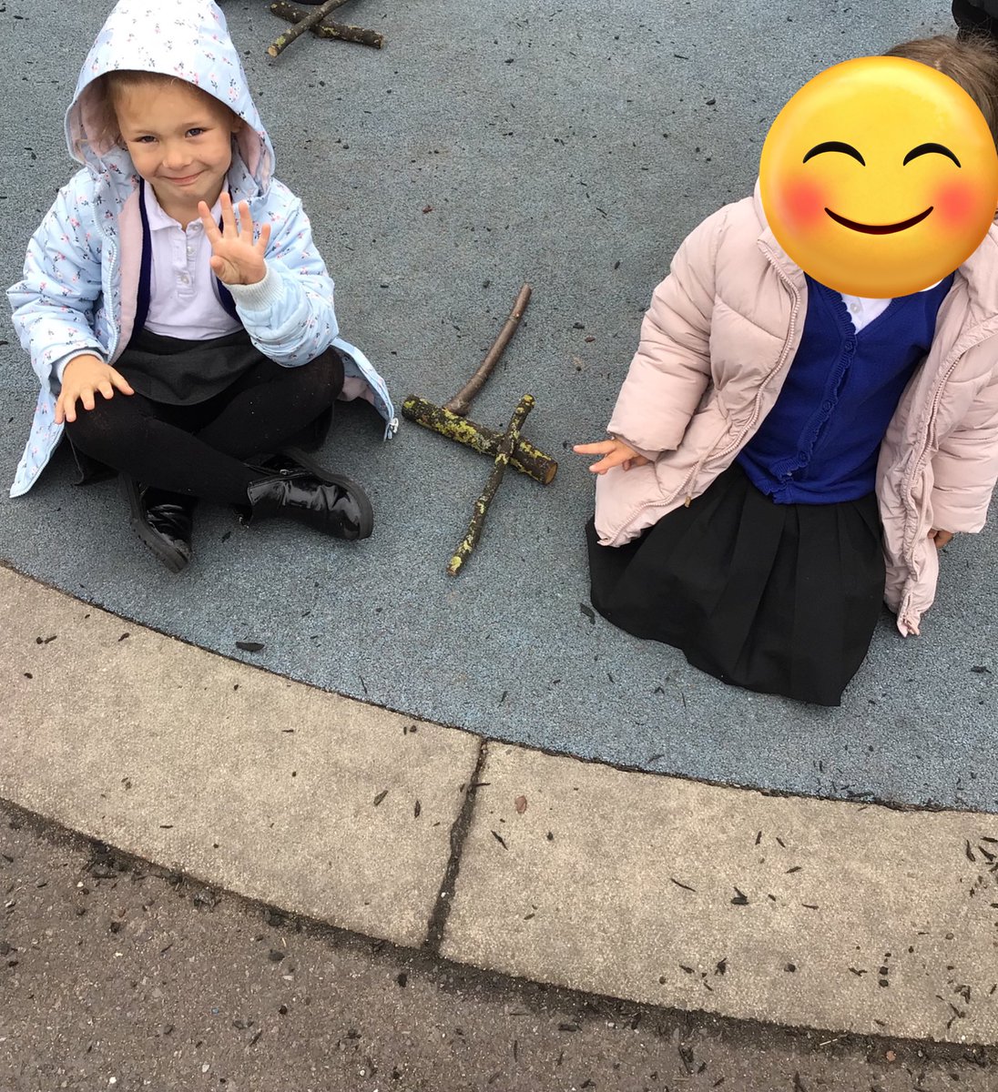 AshwoodFS2's tweet photo. We have been taking a lot of our learning outside this year! In Maths, the children had the task of making numerals with sticks! 🔢 @ashwood_spencer @satrust_ https://t.co/LBjhtT9QxZ