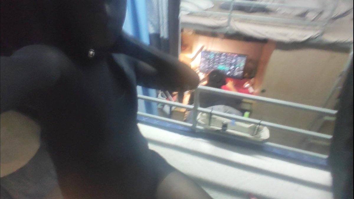 正在打瓦的舍友会想到他身后
有一个准备睡觉的丝包Doll莫🥱
#pantyhoseencasement