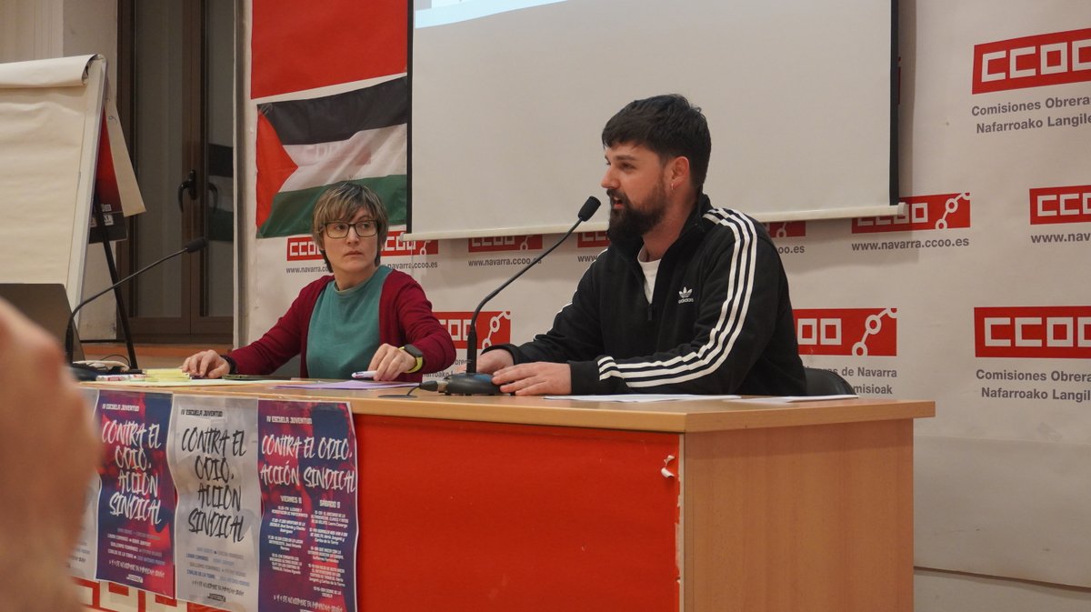 JovenesCCOONa's tweet photo. 🤜🏽Y terminamos el día con un taller con @faguadoq  centrado en el enfrentamiento y la confrontación con los discursos de la extrema derecha en los centros de trabajo. Desde la acción sindical, desde nuestra intervención en cada espacio formal e informal en el centro productivo tenemos el deber de frenar el odio.